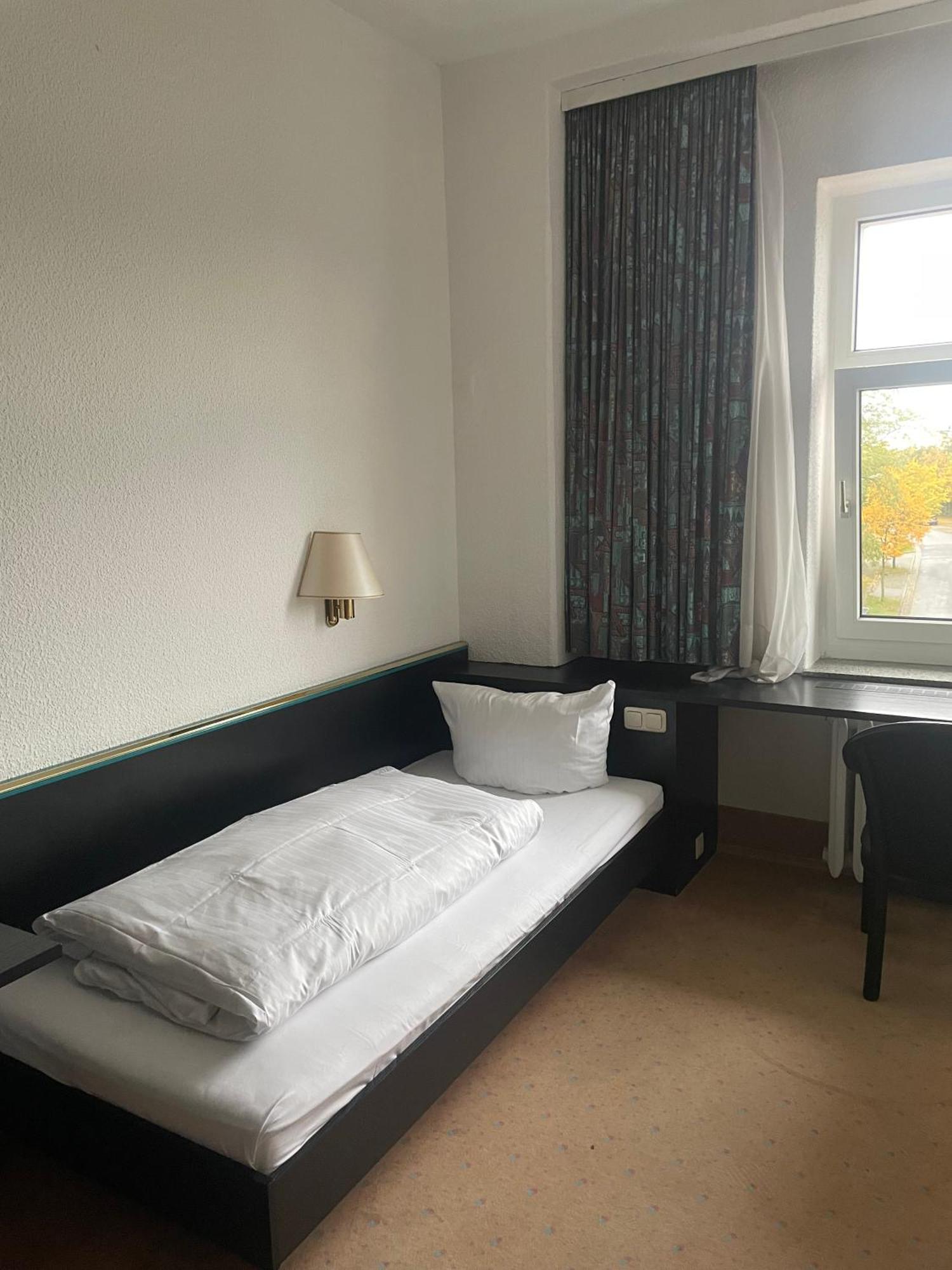 Hotel Bitterfelder Hof Exterior foto