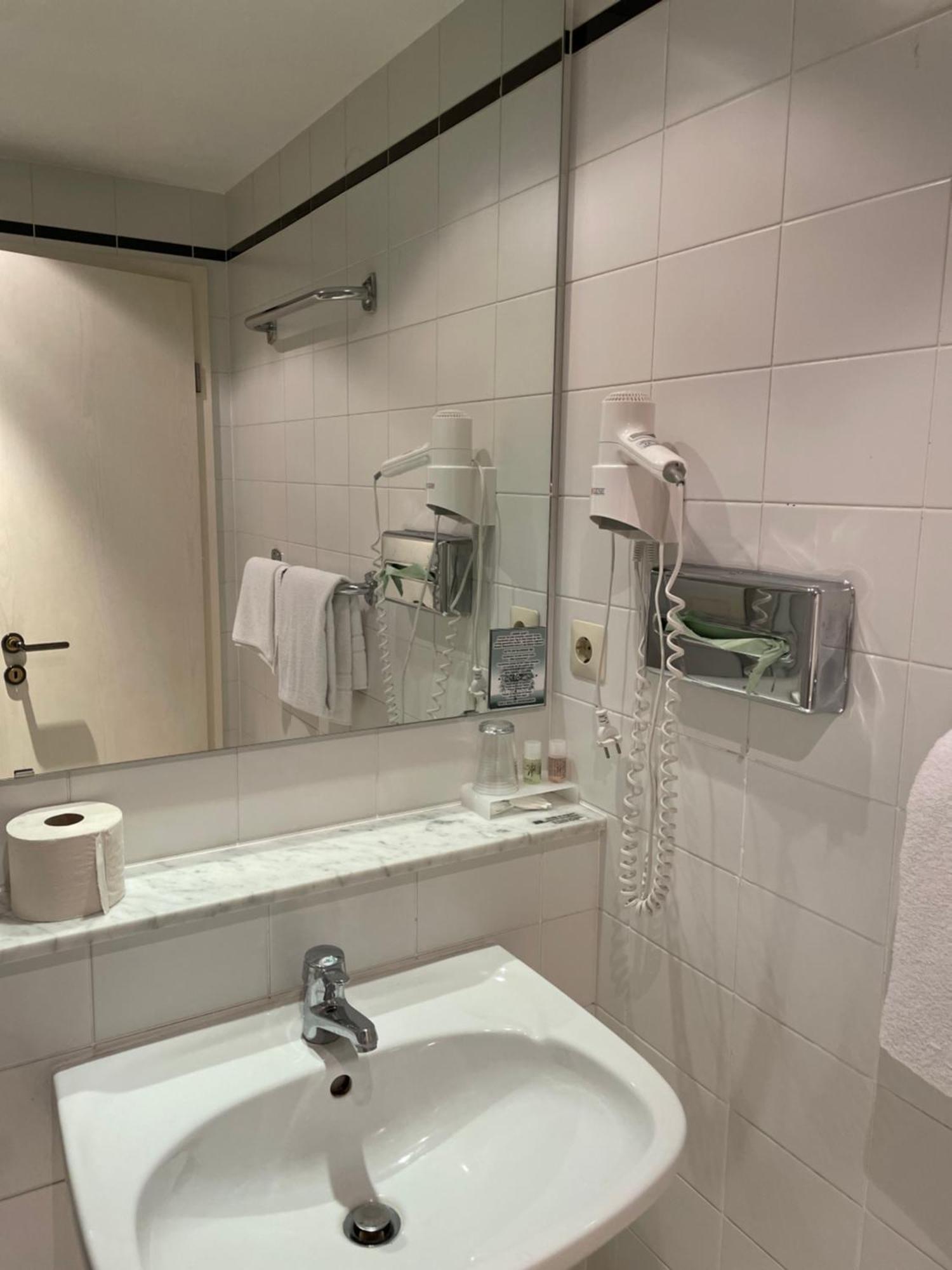 Hotel Bitterfelder Hof Habitación foto